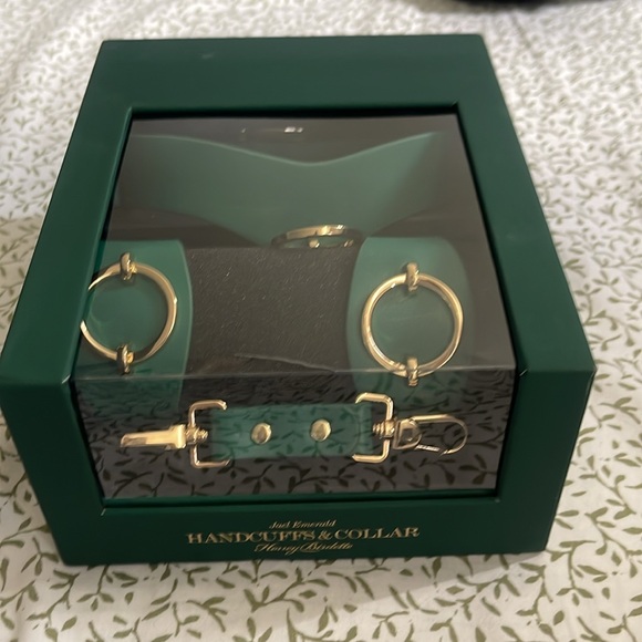 HONEY BIRDETTE💋 BONDAGE
JAEL EMERALD KIT‼️‼️ - Picture 13 of 13